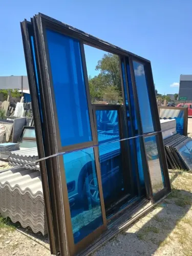 PORTA DE ALUMINIO VIDRO AZUL