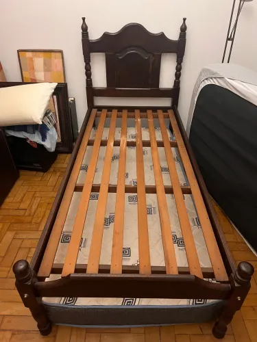 Cama solteiro madeira maciça antiga 
