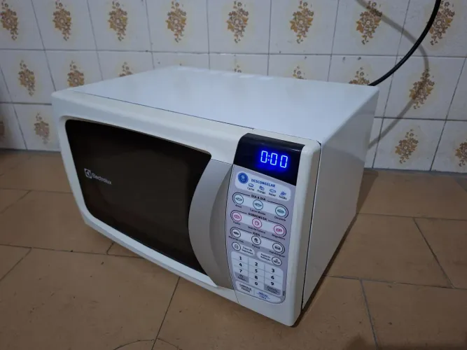 Micro-ondas Electrolux 20 litros SemiNovo 110v - Guarulhos SP
