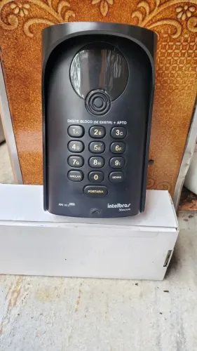 Interfone xpe1013 plus intelbras + 1 telefone tdmi 300 novo