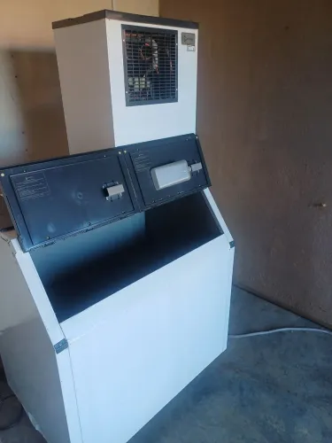 Vende-se Máquina de Gelo - 75 kg dia