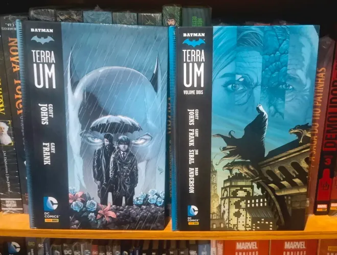 Hqs Batman -Terra Um, Novos 52, e outras
