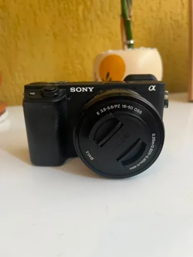 Sony Alpha A6000 + lente Sony 35mm f/1.8 OSS - 4k
