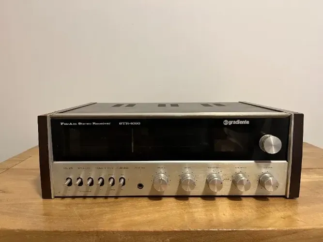 Receiver Gradiente STR-1050. Ótimo estado. Clássico vintage. 