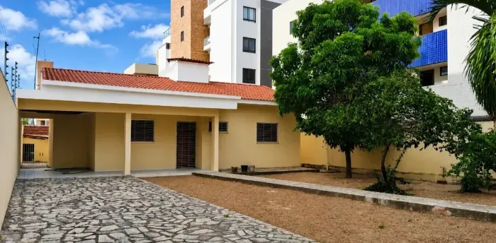 Alugo excelente casa térrea a duas quadros do mar de Intermares com 125m²