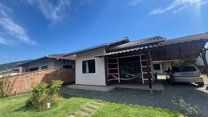 Casa à venda em Schroeder (Centro Norte) 122,07 m² úteis, quintal e churrasqueira