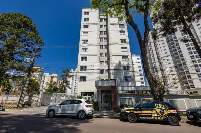 Duplex para venda tem 79 metros quadrados com 3 quartos em Cristo Rei - Curitiba - PR