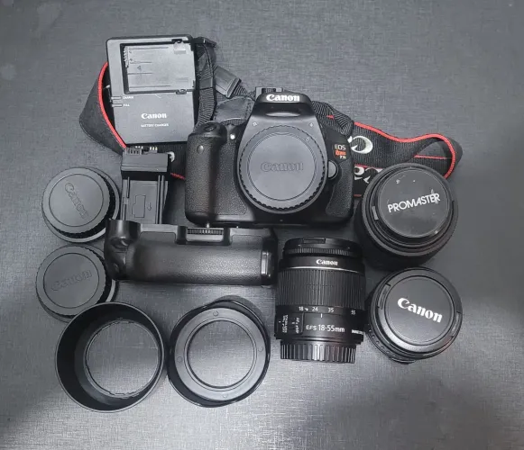 Canon T3i Kit Lente EF-S 18-55mm f/3.5-5.6 IS II,