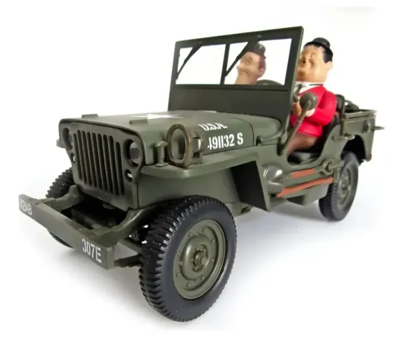 Miniatura de metal do Jeep Willys Militar 1941 do "O Gordo e o Magro" (Laurel & Hardy)