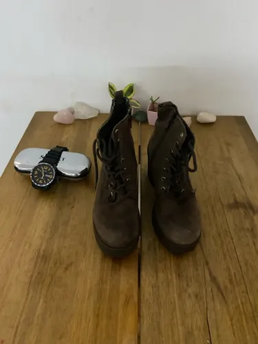 Bota Feminina de Salto com Cadarço - Tamanho 34