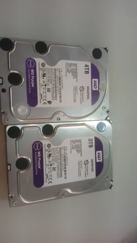 HDs de 4 e 3 teras só 900 reais os dois