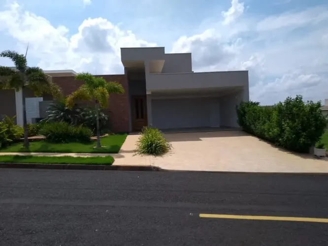 Casa térrea e sem piscina para alugar em condomínio