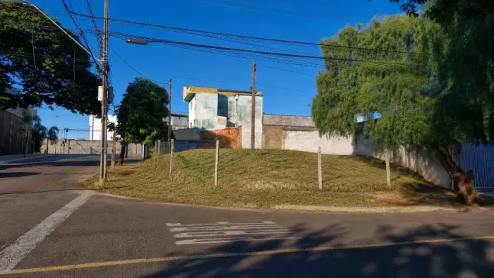 Terreno de esquina ZR-3 no Jardim Leonor