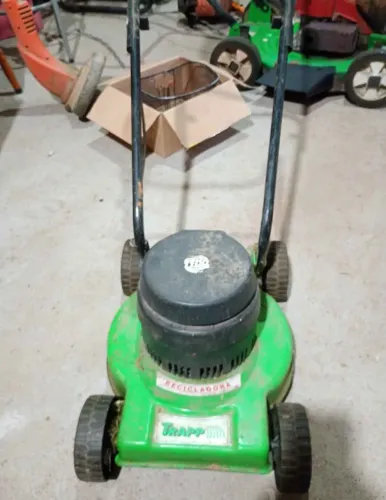 Máquina de cortar grama