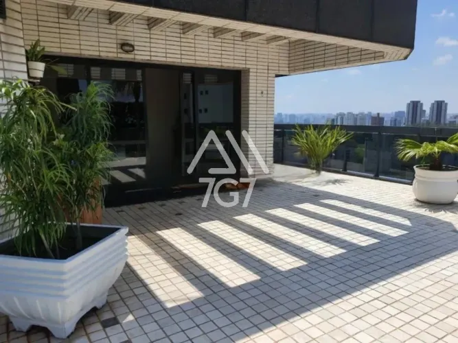 COBERTURA NO MORUMBI: 600m², 4 suítes, 5 vagas