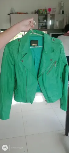 Jaqueta de couro feminina marca colcci