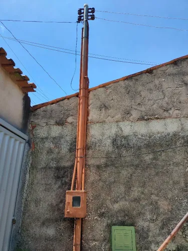 Poste padrão de energia 