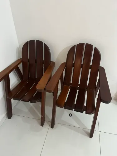 Vendo kit com 2 cadeiras de Madeira