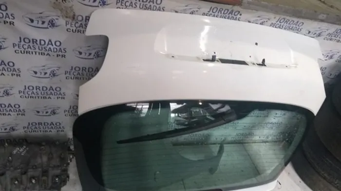 Tampa traseira do Peugeot hatch ano 2005, com vidro.