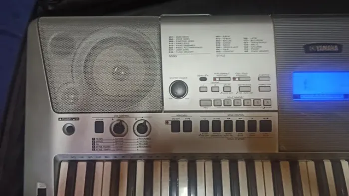Teclado Arranjador Yamaha PSR 413...Usado .