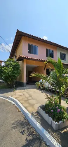 Casa em Condomínio Fechado com Piscina