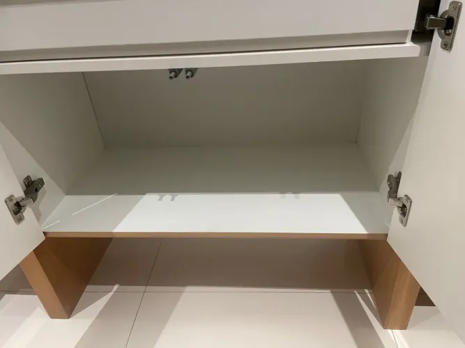 Aparador de Madeira com 4 Portas e Gaveta Interna para Talheres