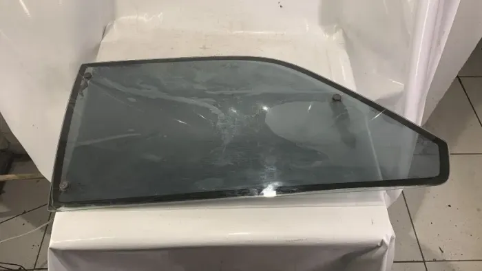 Vidro Traseiro Direito VW Santana 92-96 2 Portas
