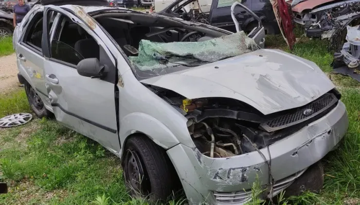 Sucata Fiesta Sedan 1.0 Zetec Rocan c/ Direção e Ar Condicionado