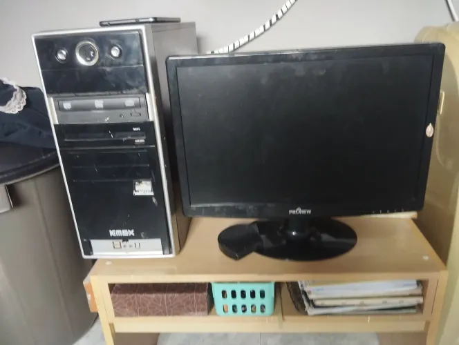 Vendo um computador Pentium com programa 2010
