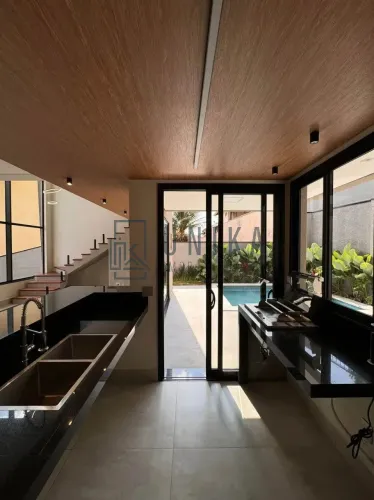 Casa em Condomínio de Luxo em Sousas, Campinas-SP: 3 Quartos, 3 Suítes, 5 Banheiros, 4 Vag