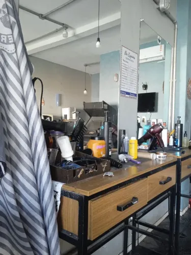 Passo barbearia em pleno funcionamento