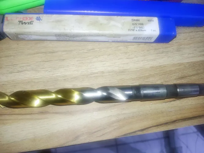 Broca para metal 11/16" x 228mm, cônica com titânio TW404