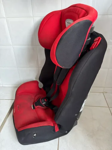 Assento e cadeira de bebê para carro