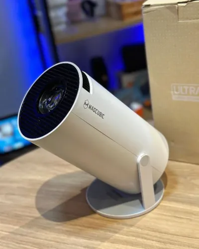 Projetor Portátil Magcubic HY300 Cinema em Casa Lacrado