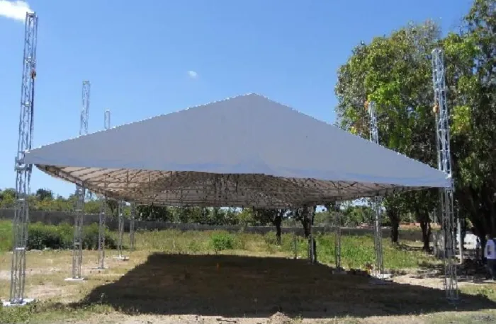 Locação tenda, tapume, gradil 