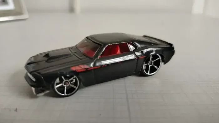 Miniatura '69 Mustang Hot Wheels 1/64 Preto