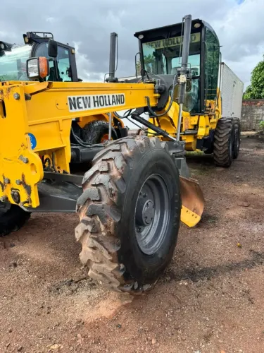 motoniveladora New Holland rg140 ano 2014