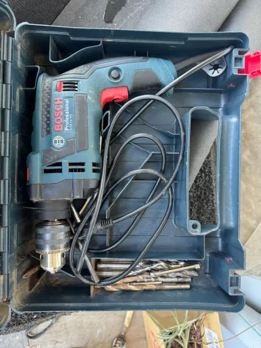 Furadeira  Bosch GSB 16 RE (750 W, com maleta)