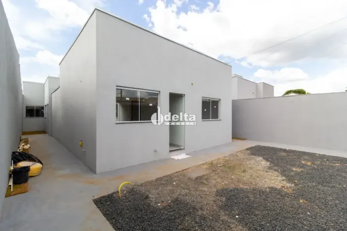 Casa disponível para venda no bairro Shopping Park em Uberlândia-MG