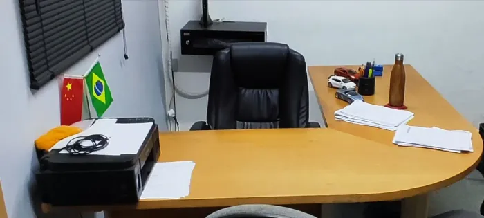 Mesa de escritório em L Tampo em Madeira marfim muito nova!