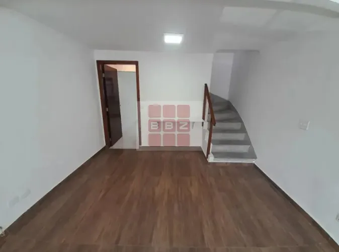 Casa para locação na Vila Romana, São Paulo-SP: 2 quartos, 1 sala, 2 banheiros, 1 vaga de 