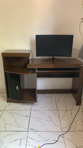 Monitor curvo de 27 polegadas + mesa de computador
