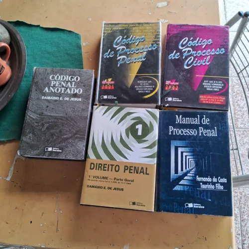 Livros de Direito: Código Penal, Processo Penal, Civil e mais!