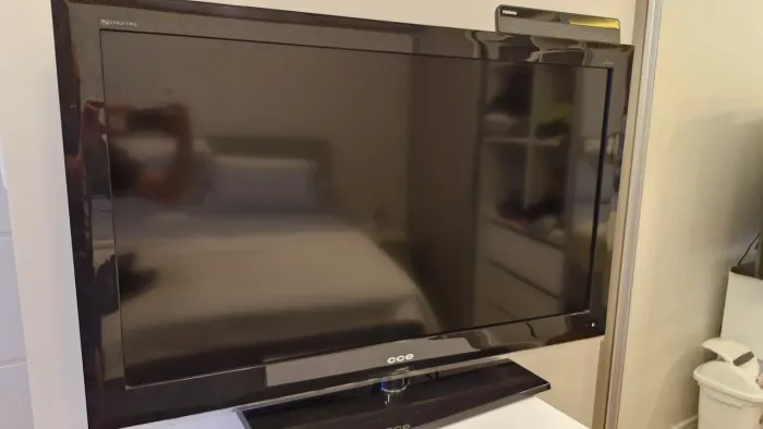 TV LCD 42 polegadas, marca CCE<br>Modelo D4201