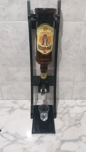 Dosador de bebidas em acrílico 