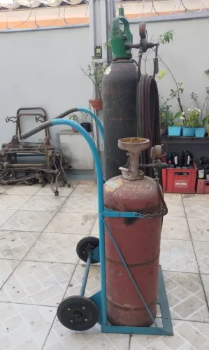 Conjunto de solda oxiacetileno com cilindros e carrinho