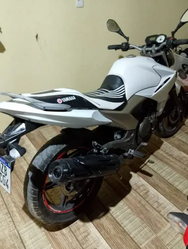 VENDO MOTO FAZER 250