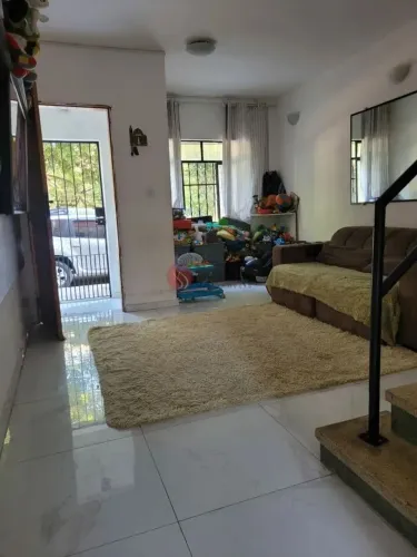 Casa assobradada de 80 metros para compra na Penha.