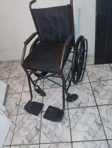 Cadeira de rodas nunca usada na rua