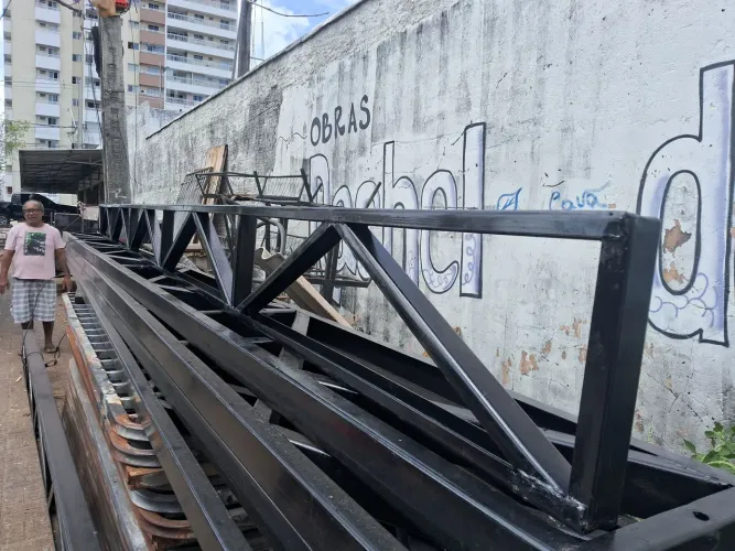 Tesoura e coluna de galpão